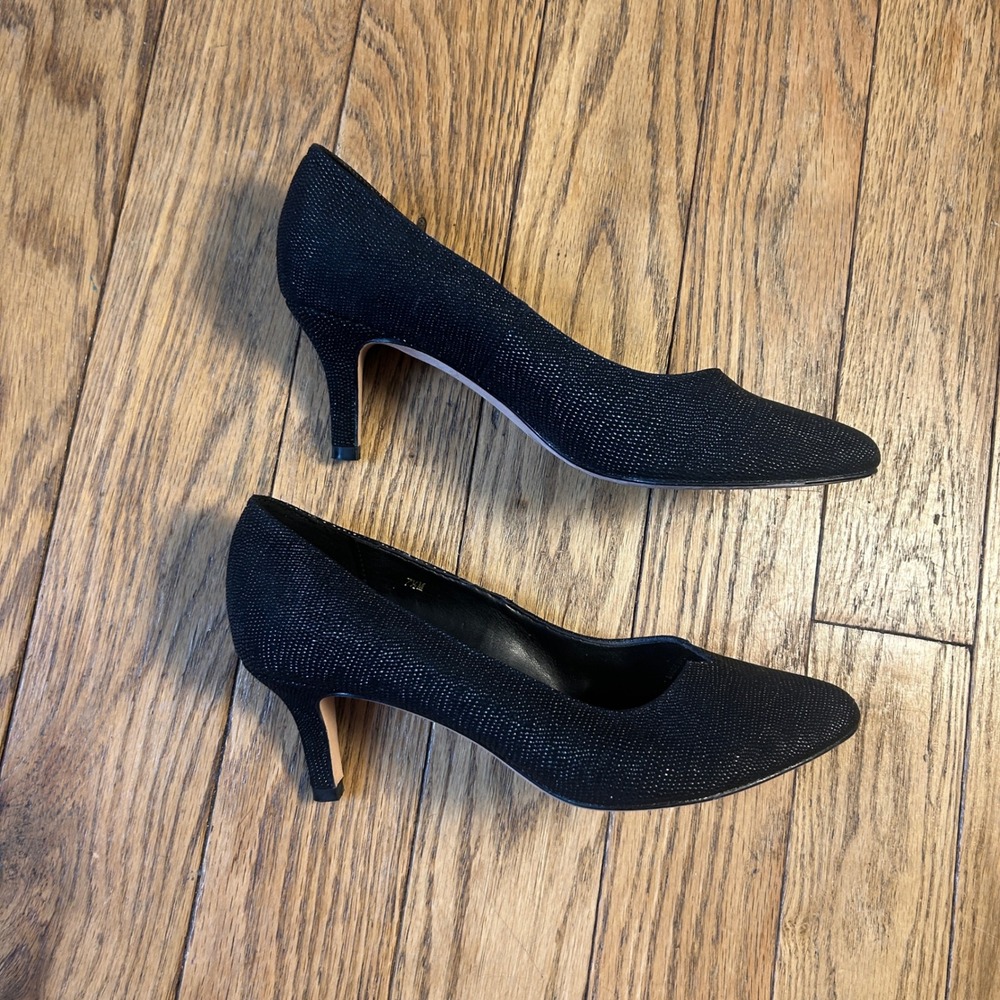 Vaneli Black Textured Shimmer Pointed Toe Kitten Heels V-Cut Pumps 7.5M